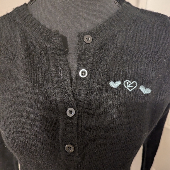 REWIND | Fitted sweater, button detail, heart stitching, pouf sleeve, black, med - Picture 3 of 5